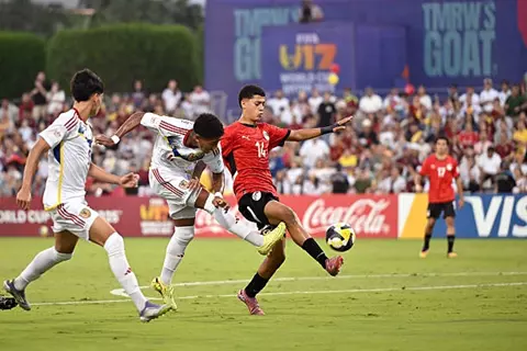 بـ10 لاعبين.. منتخب الناشئين يحصد نقطة ثمينة أمام فنزويلا في كأس العالم